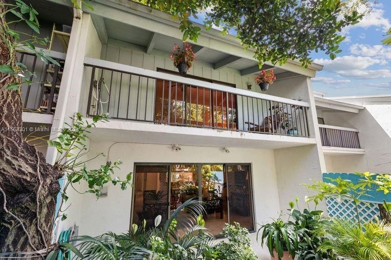 Recently Sold: $678,000 (2 beds, 2 baths, 1430 Square Feet)
