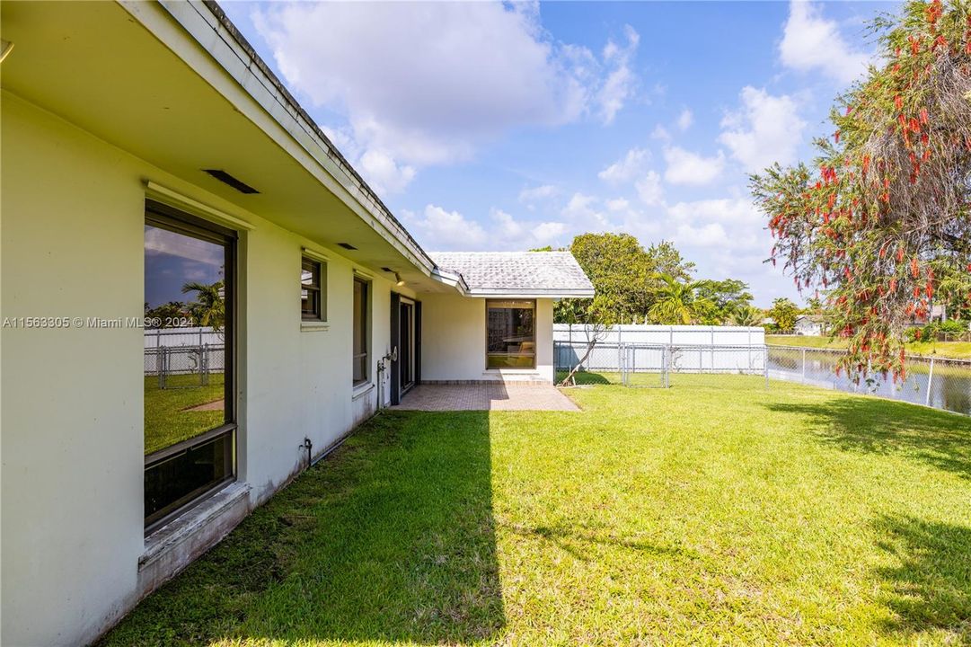 Active With Contract: $695,000 (5 beds, 3 baths, 2620 Square Feet)