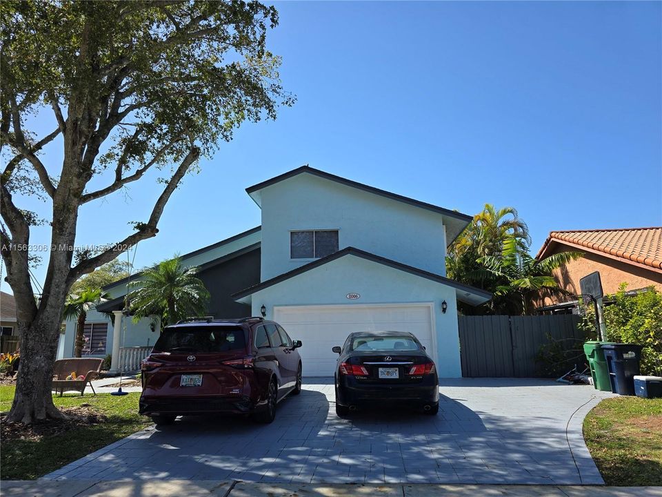 Active With Contract: $750,000 (4 beds, 3 baths, 2350 Square Feet)