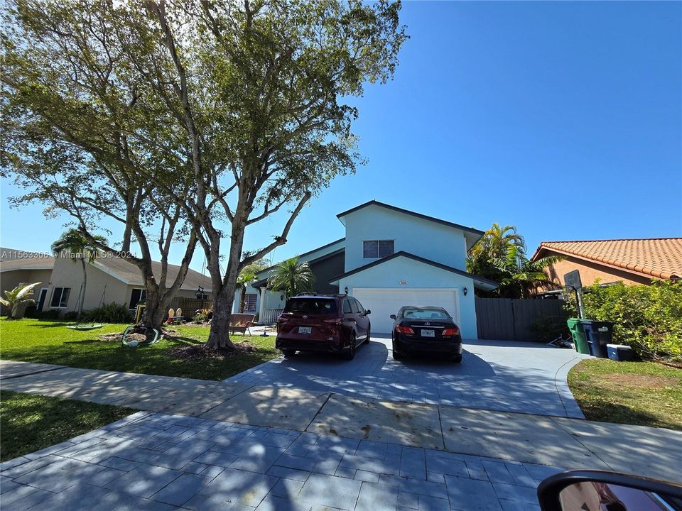 Active With Contract: $750,000 (4 beds, 3 baths, 2350 Square Feet)