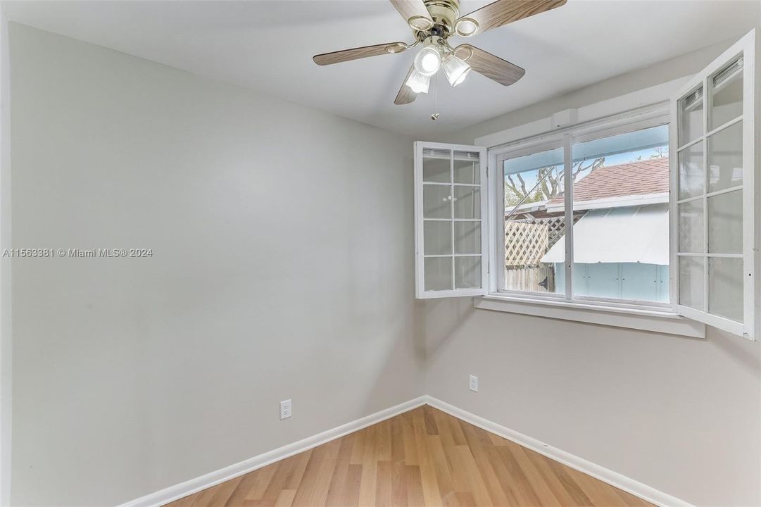 For Sale: $449,900 (3 beds, 2 baths, 1104 Square Feet)
