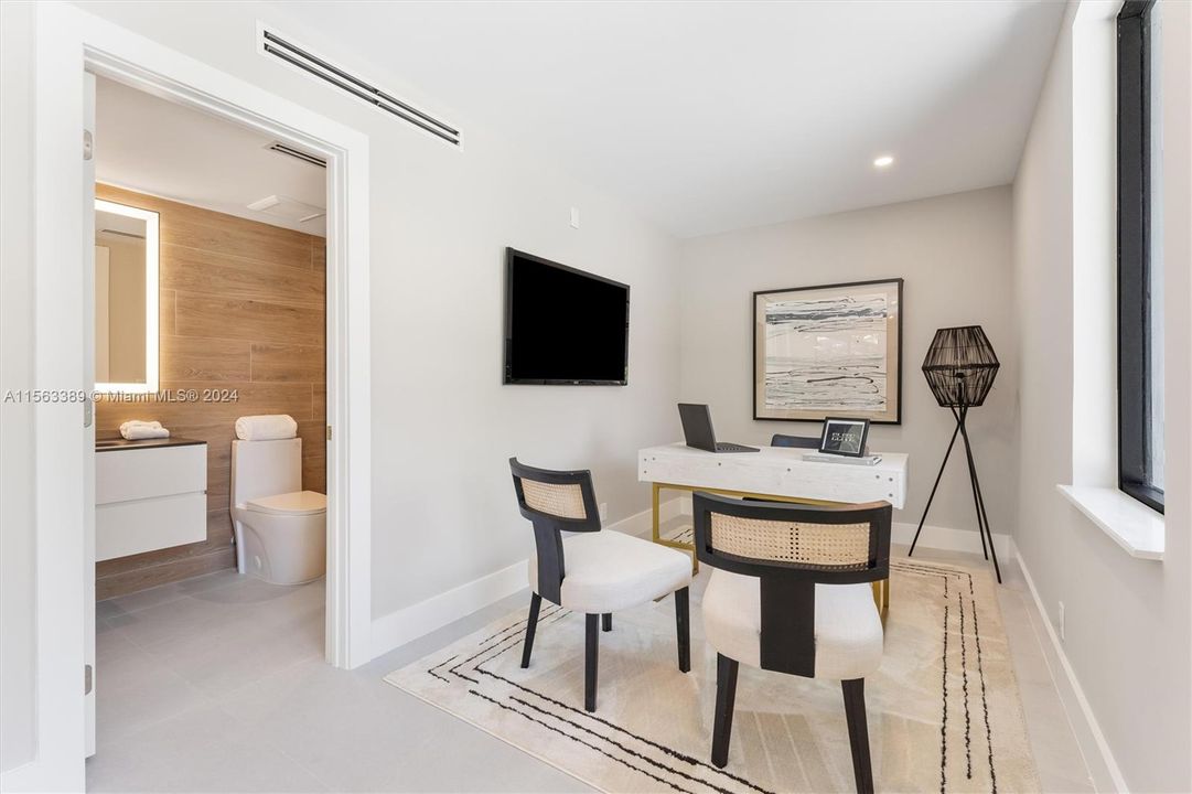 Active With Contract: $3,995,000 (4 beds, 5 baths, 3606 Square Feet)