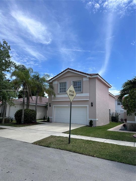 Recently Sold: $699,000 (4 beds, 2 baths, 2347 Square Feet)