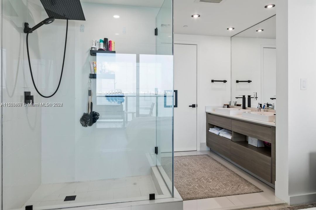 Recently Rented: $7,500 (3 beds, 2 baths, 1395 Square Feet)