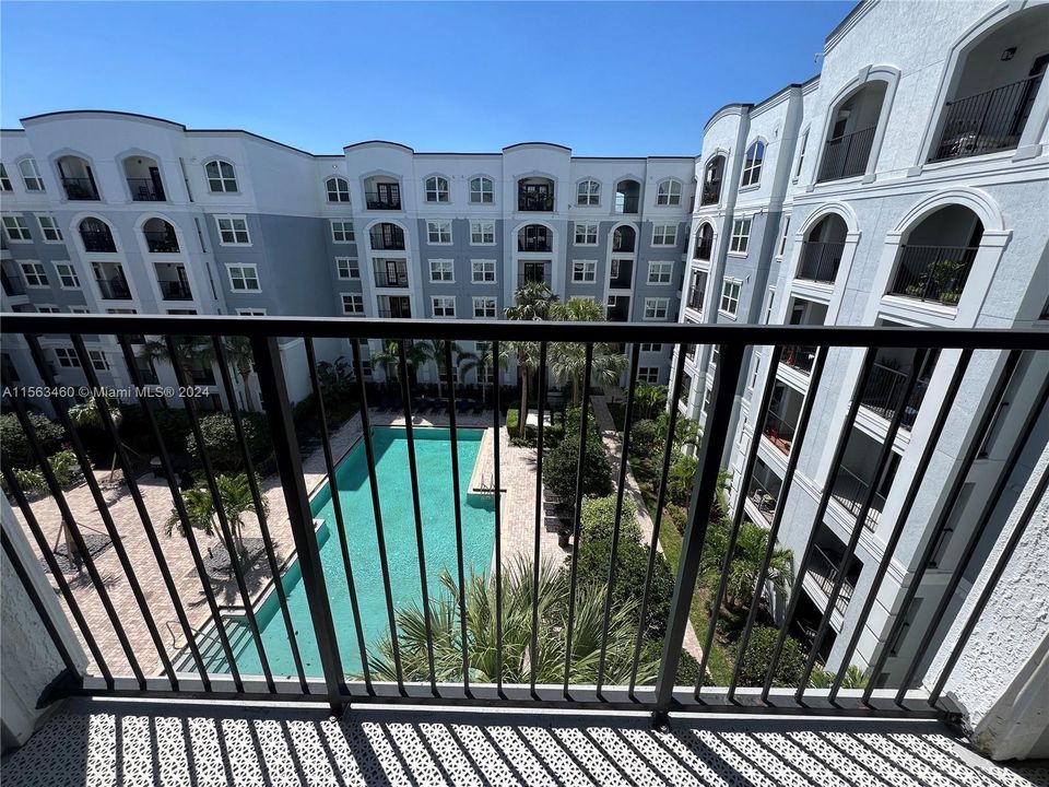 Active With Contract: $2,150 (2 beds, 2 baths, 0 Square Feet)