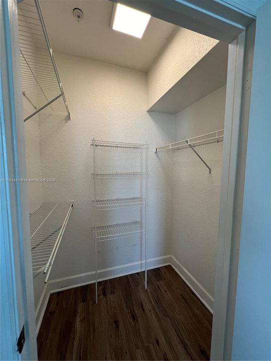 Walk-in in closet