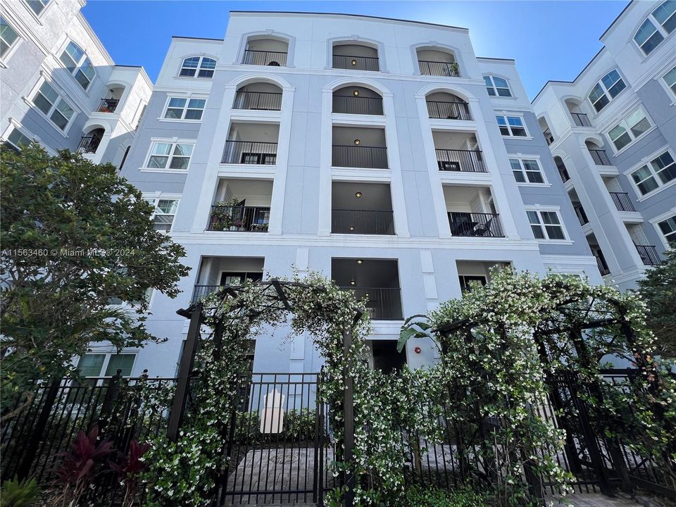 Active With Contract: $2,150 (2 beds, 2 baths, 0 Square Feet)