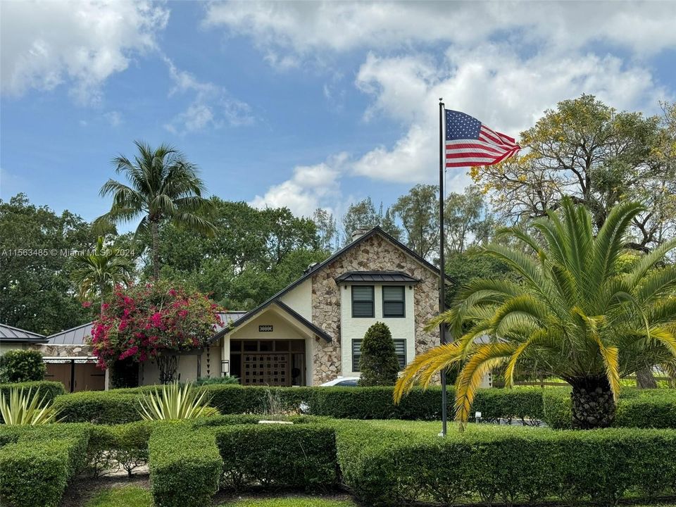 For Sale: $1,966,000 (4 beds, 2 baths, 3288 Square Feet)