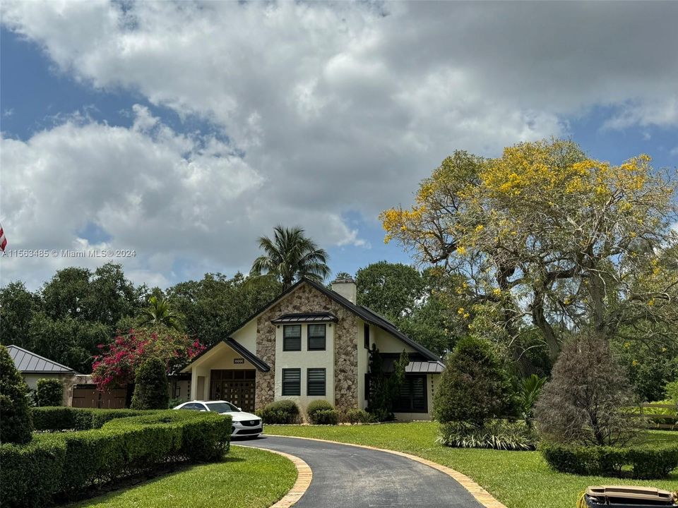 For Sale: $1,966,000 (4 beds, 2 baths, 3288 Square Feet)