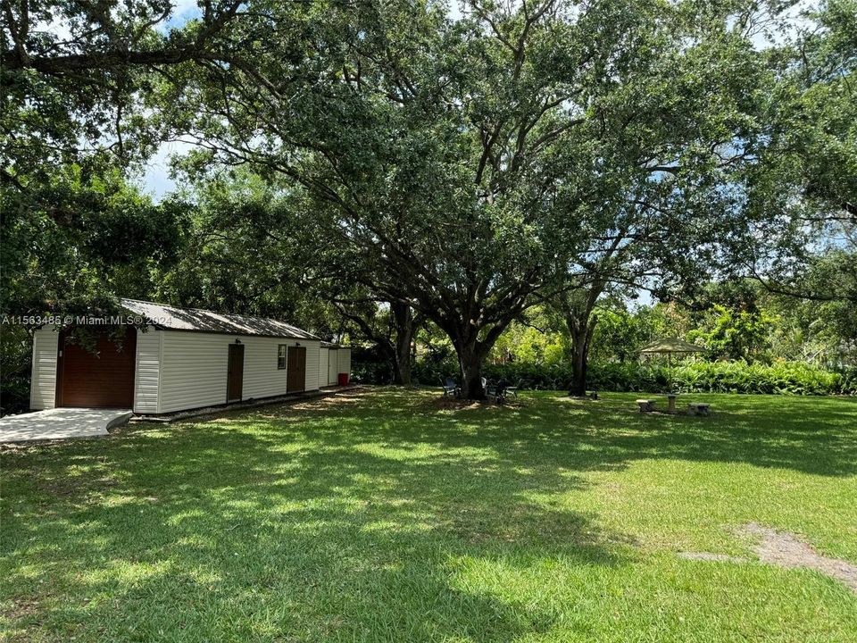 For Sale: $1,966,000 (4 beds, 2 baths, 3288 Square Feet)