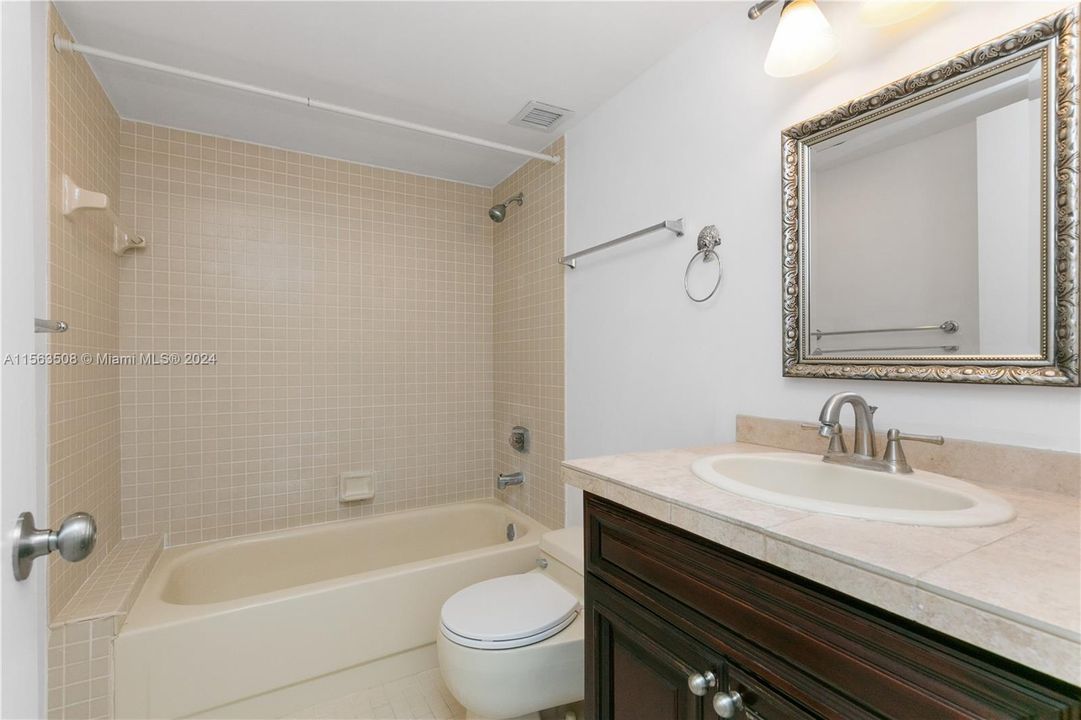 待售: $990,000 (2 贝兹, 2 浴室, 1435 平方英尺)