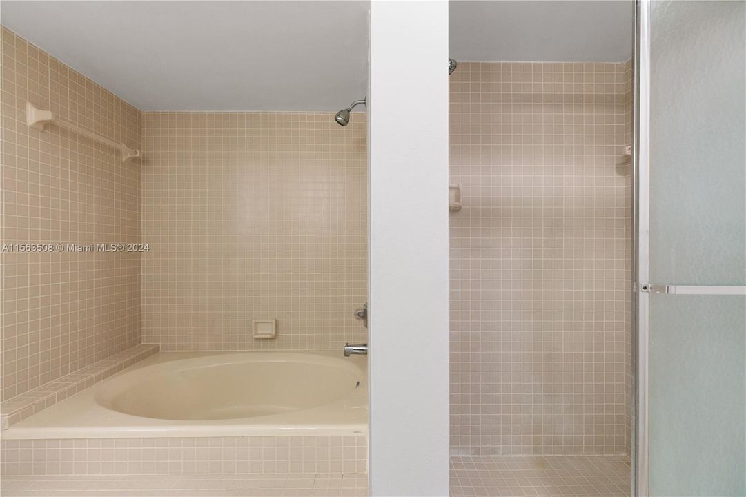 待售: $990,000 (2 贝兹, 2 浴室, 1435 平方英尺)