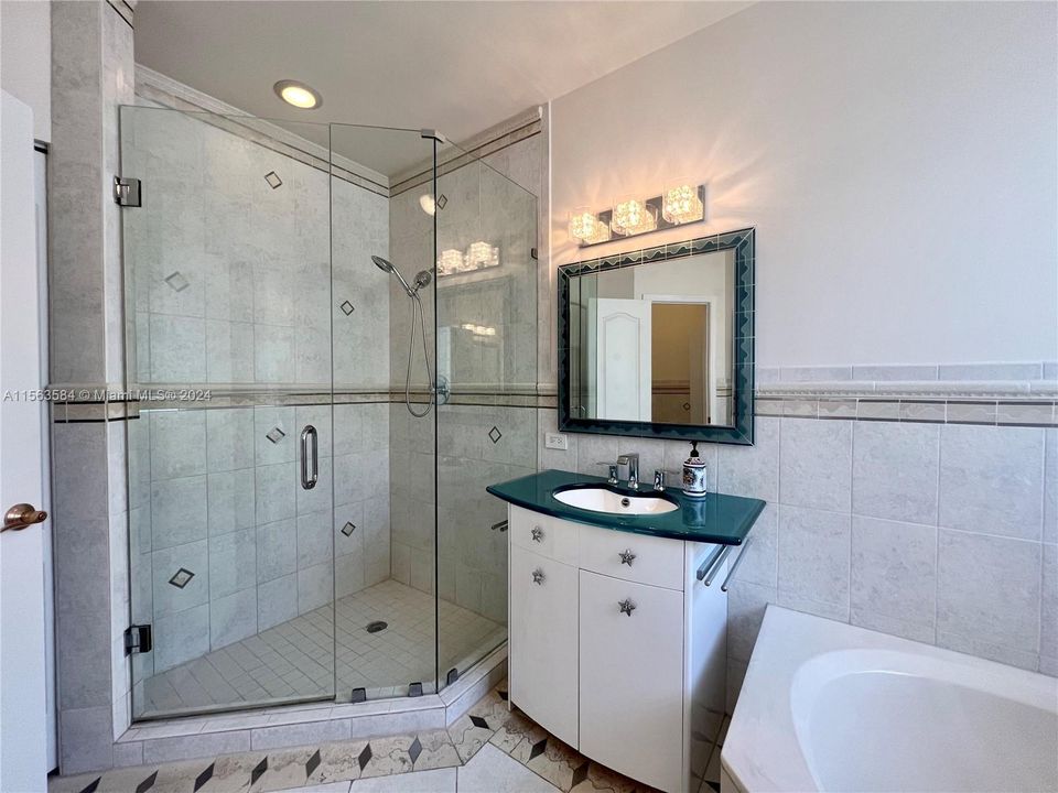 待售: $870,000 (4 贝兹, 3 浴室, 1946 平方英尺)
