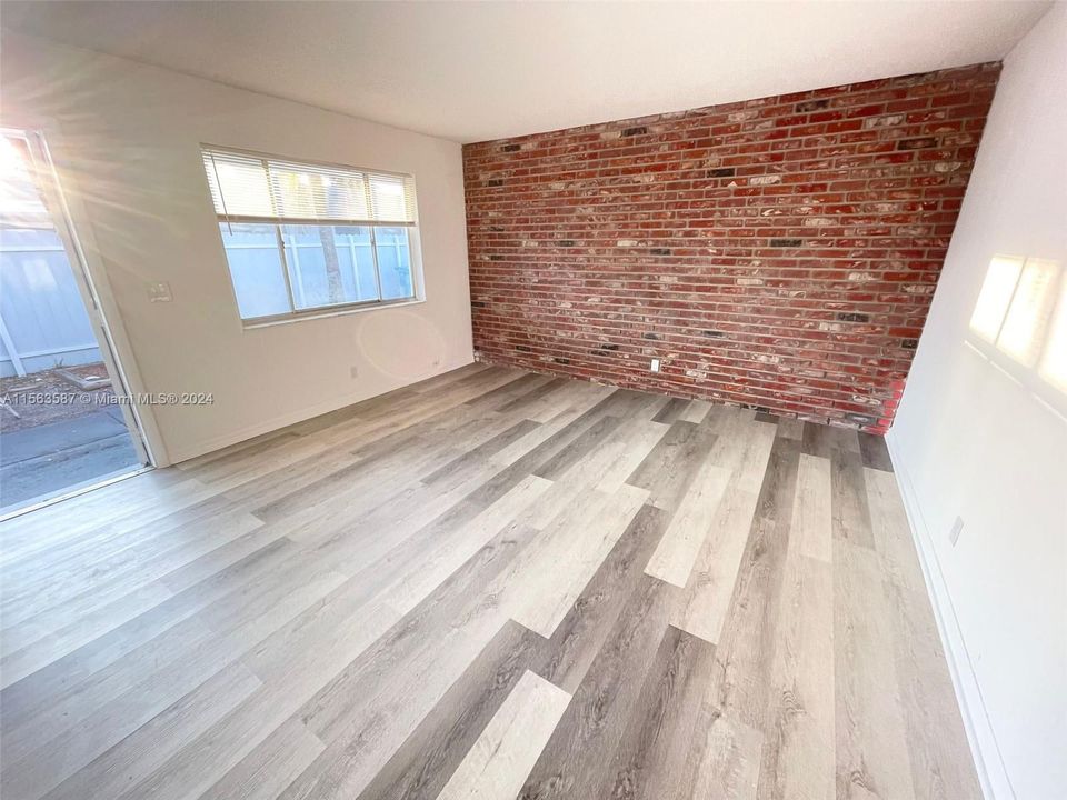 Recently Rented: $1,700 (1 beds, 1 baths, 0 Square Feet)