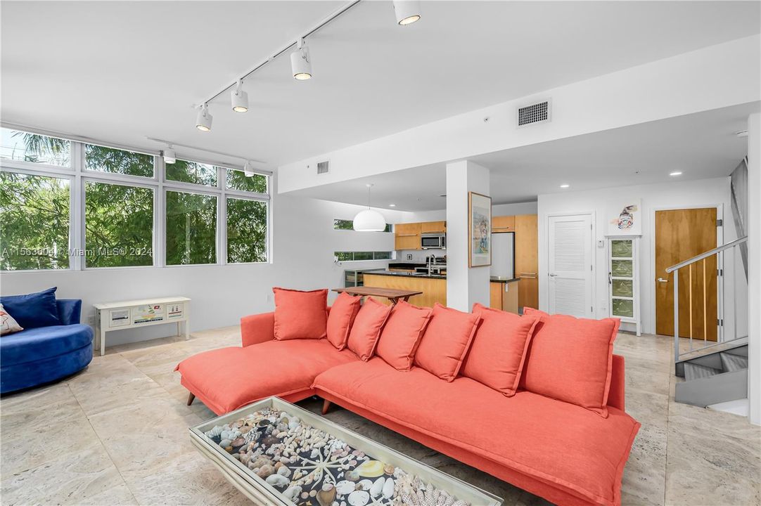 Active With Contract: $1,095,000 (2 beds, 2 baths, 1345 Square Feet)