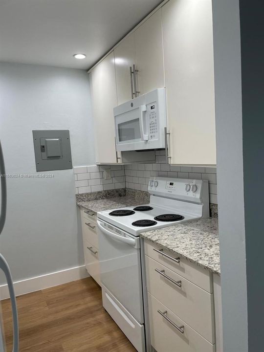 For Rent: $2,700 (2 beds, 1 baths, 763 Square Feet)