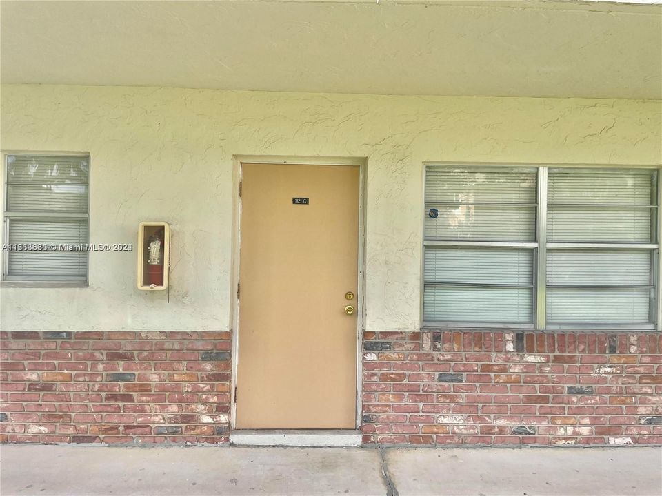 For Sale: $178,000 (1 beds, 1 baths, 560 Square Feet)