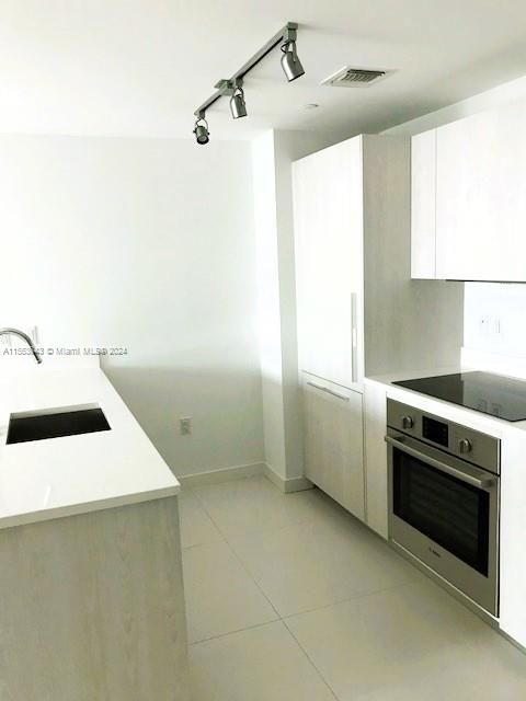 For Sale: $438,900 (1 beds, 1 baths, 618 Square Feet)