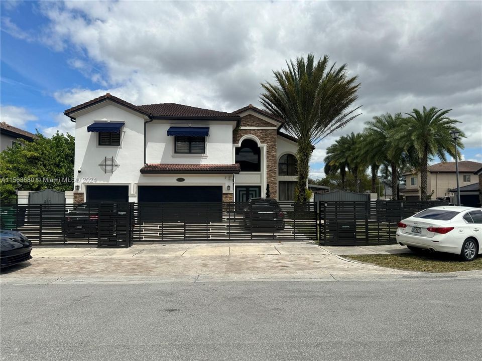 For Sale: $1,250,000 (6 beds, 3 baths, 3148 Square Feet)