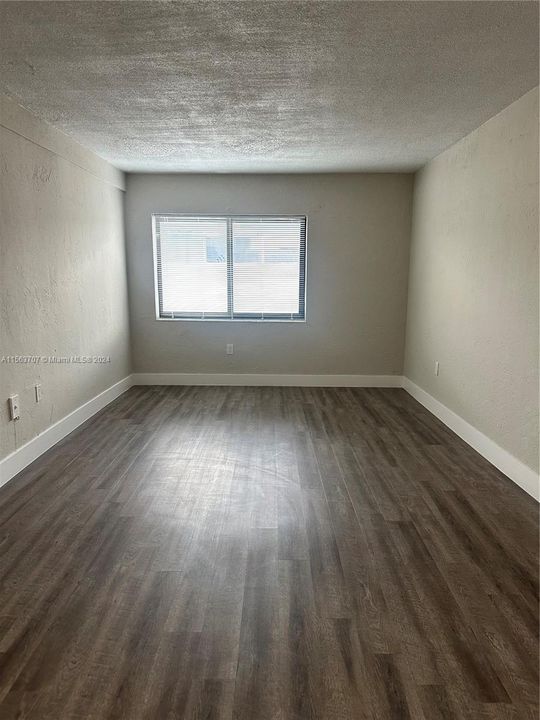 Recently Rented: $2,300 (2 beds, 1 baths, 850 Square Feet)