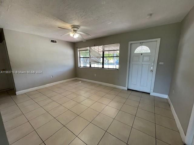 Recently Sold: $369,900 (2 beds, 1 baths, 879 Square Feet)