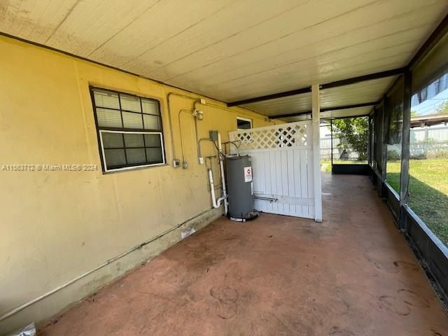 Recently Sold: $369,900 (2 beds, 1 baths, 879 Square Feet)