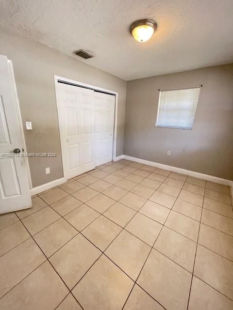 Recently Sold: $369,900 (2 beds, 1 baths, 879 Square Feet)