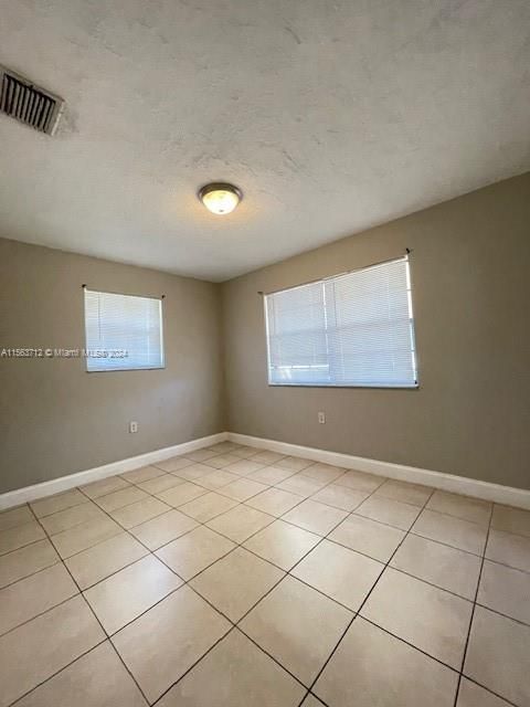 Recently Sold: $369,900 (2 beds, 1 baths, 879 Square Feet)