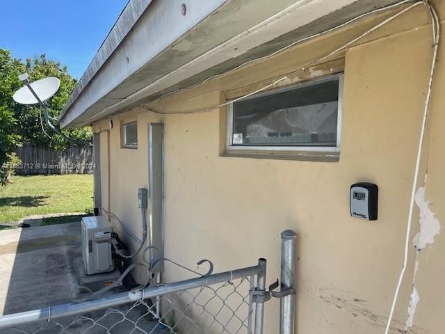 Recently Sold: $369,900 (2 beds, 1 baths, 879 Square Feet)