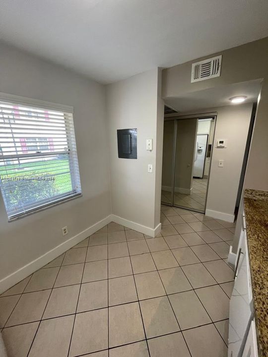 For Rent: $2,050 (2 beds, 2 baths, 809 Square Feet)
