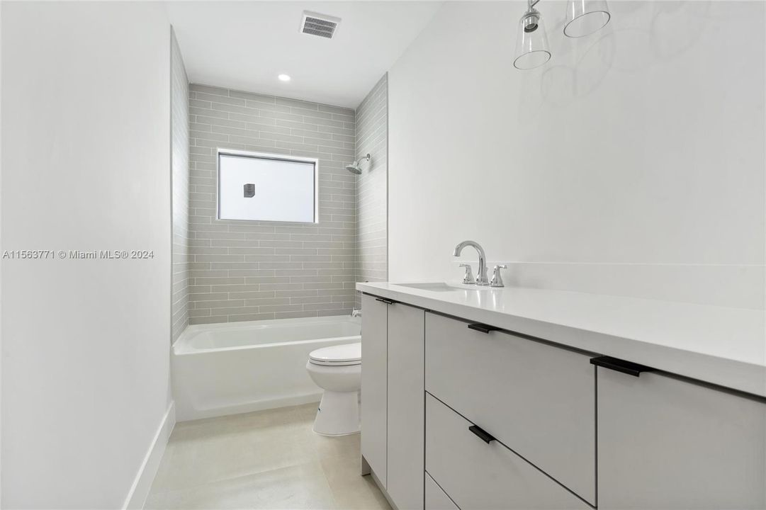 Recientemente alquilado: $8,000 (4 camas, 3 baños, 1904 Pies cuadrados)