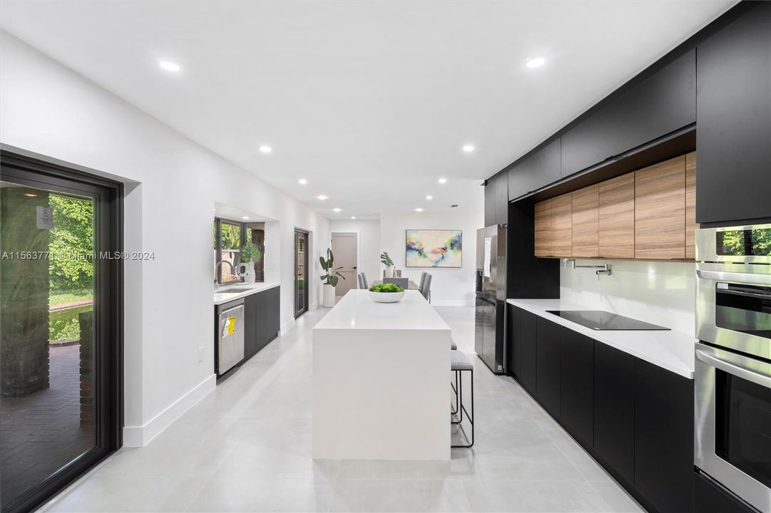 Recientemente alquilado: $8,000 (4 camas, 3 baños, 1904 Pies cuadrados)