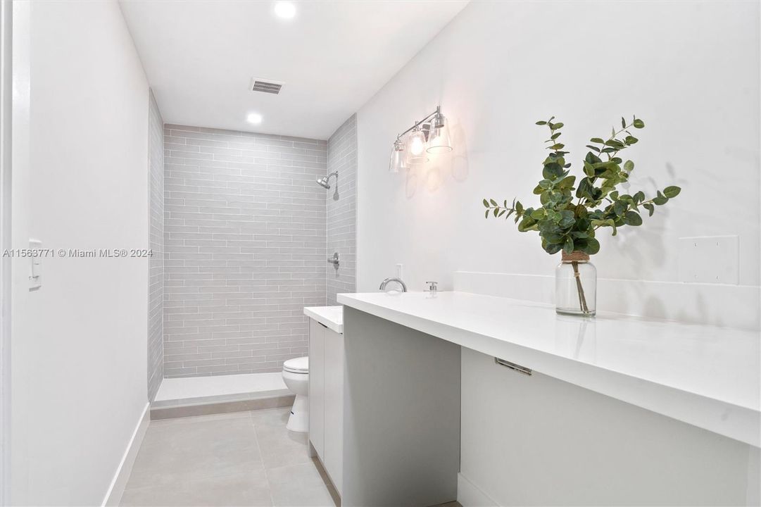 Recientemente alquilado: $8,000 (4 camas, 3 baños, 1904 Pies cuadrados)