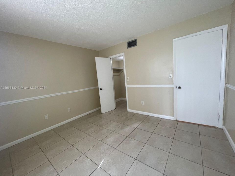 For Sale: $200,000 (2 beds, 1 baths, 1075 Square Feet)