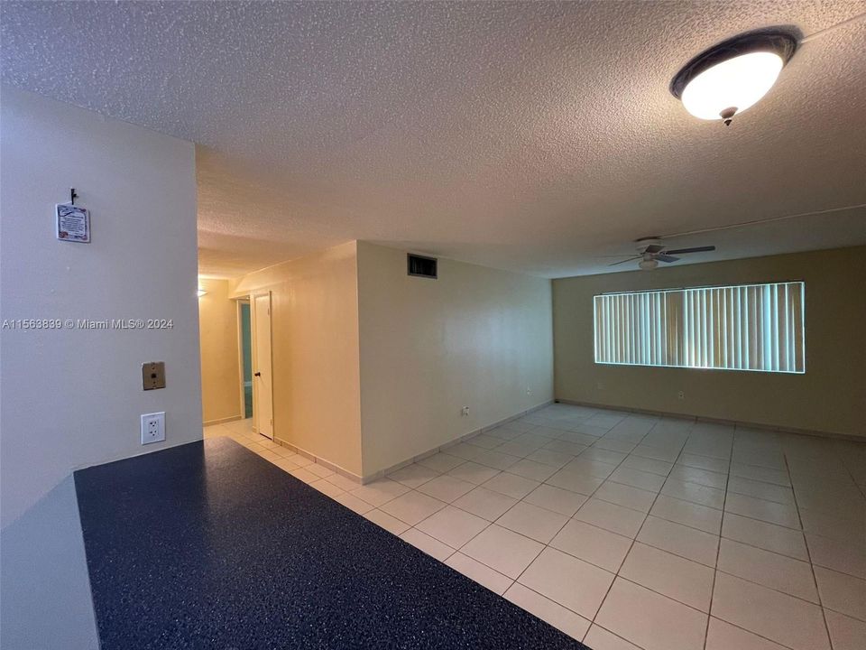 For Sale: $200,000 (2 beds, 1 baths, 1075 Square Feet)