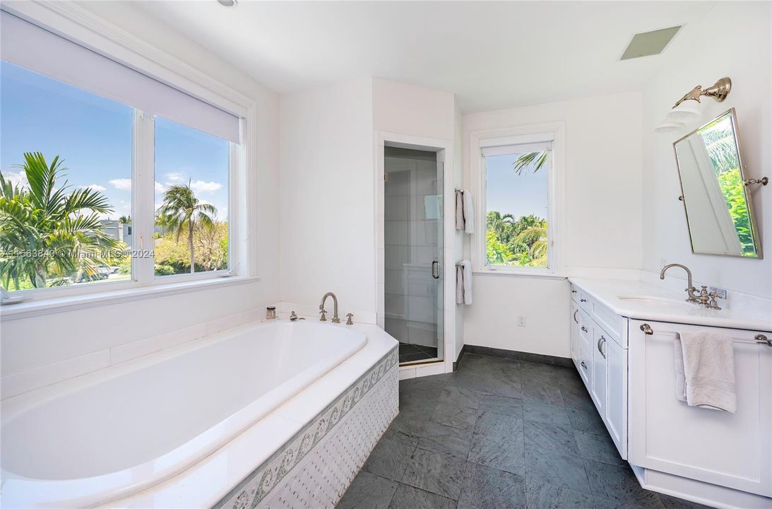 Недавно арендовано: $24,000 (7 спален, 5 ванн, 3996 Квадратных фут)