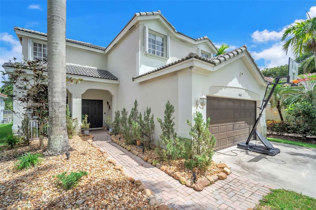 Active With Contract: $5,800 (5 beds, 3 baths, 2540 Square Feet)