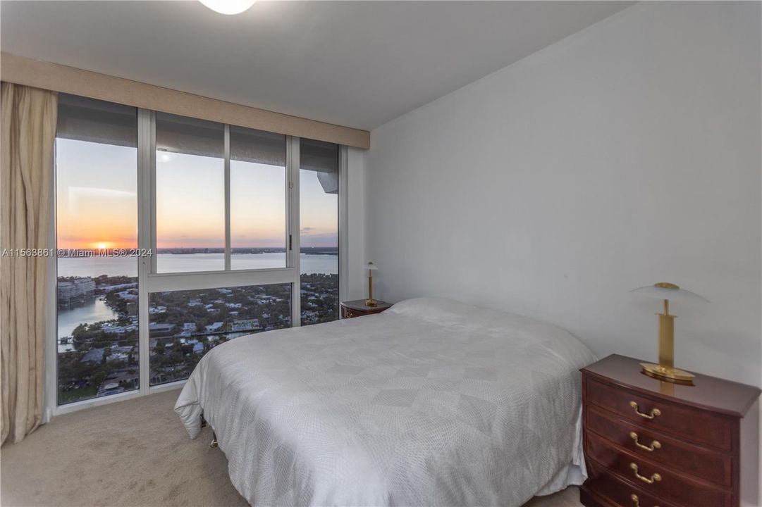 For Sale: $1,950,000 (2 beds, 2 baths, 1380 Square Feet)