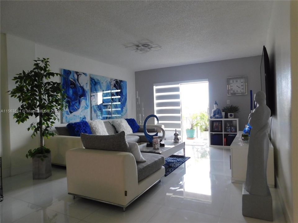 For Sale: $309,900 (3 beds, 2 baths, 1212 Square Feet)