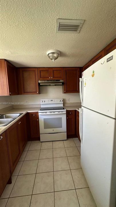 For Rent: $2,000 (2 beds, 2 baths, 953 Square Feet)