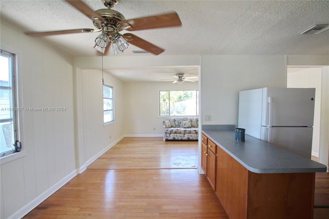 For Sale: $325,000 (3 beds, 2 baths, 1248 Square Feet)