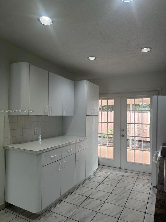 Recently Rented: $3,250 (2 beds, 2 baths, 1138 Square Feet)