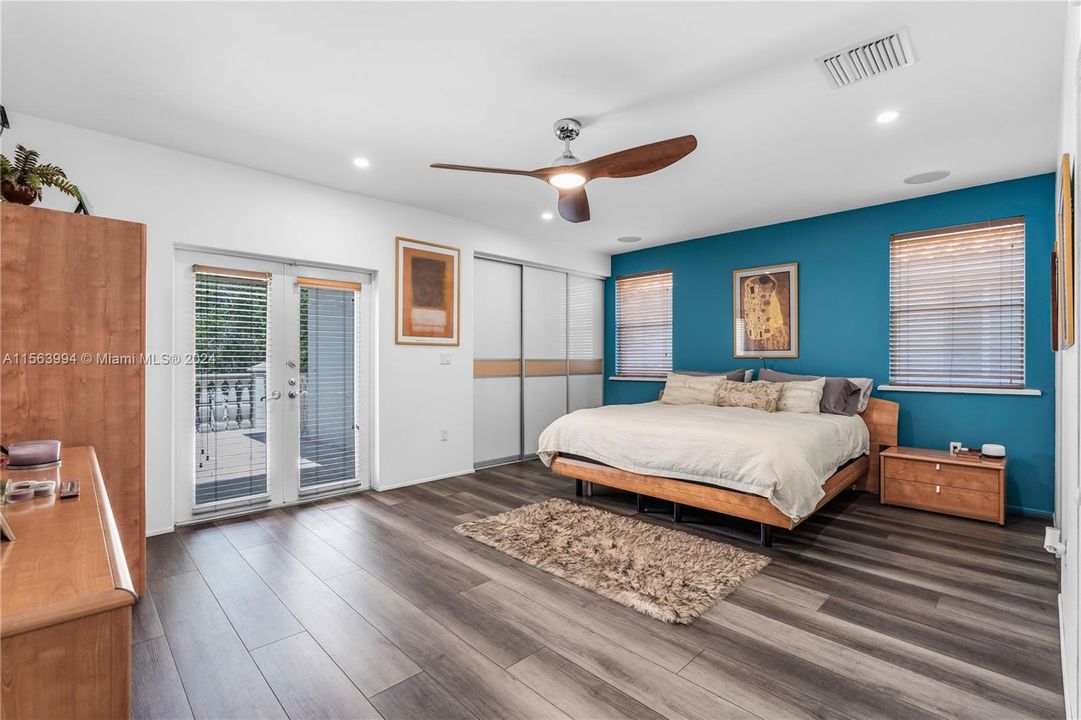 Active With Contract: $1,529,000 (3 beds, 2 baths, 2318 Square Feet)