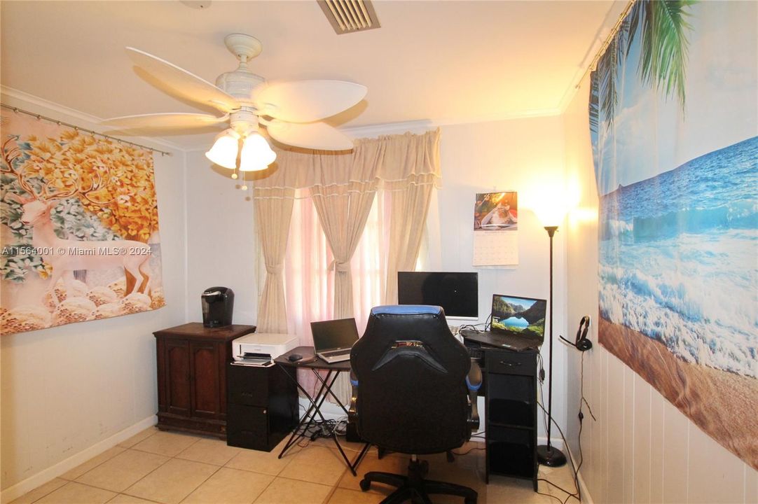 For Sale: $325,000 (3 beds, 2 baths, 1128 Square Feet)