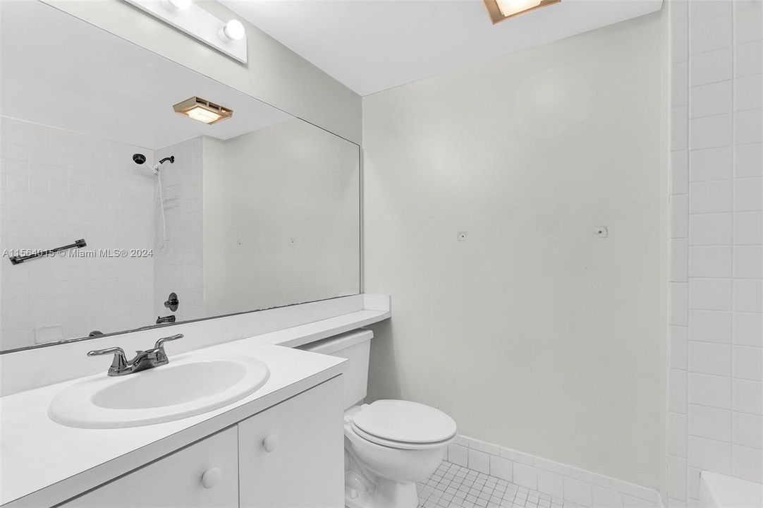 Active With Contract: $145,000 (1 beds, 1 baths, 575 Square Feet)