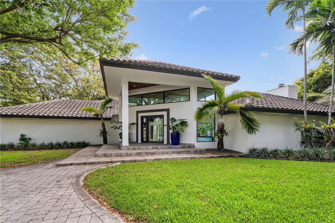 Recently Sold: $2,500,000 (7 beds, 4 baths, 5002 Square Feet)