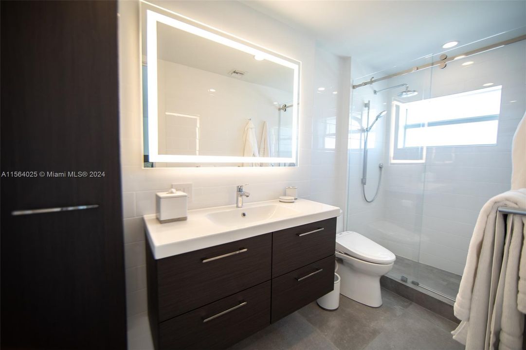 For Sale: $549,000 (1 beds, 1 baths, 590 Square Feet)