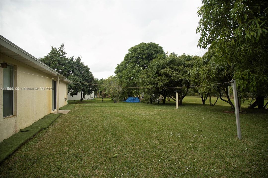 Недавно продано: $395,000 (4 спален, 2 ванн, 1796 Квадратных фут)