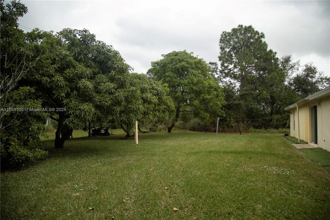 Недавно продано: $395,000 (4 спален, 2 ванн, 1796 Квадратных фут)