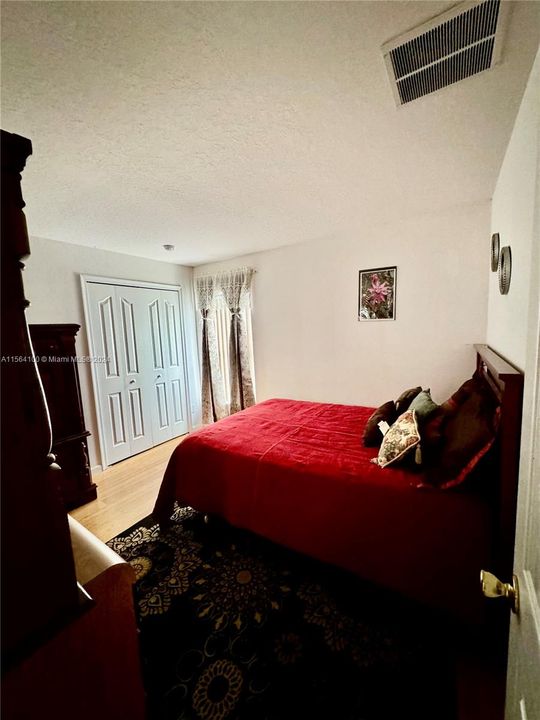 Недавно продано: $395,000 (4 спален, 2 ванн, 1796 Квадратных фут)